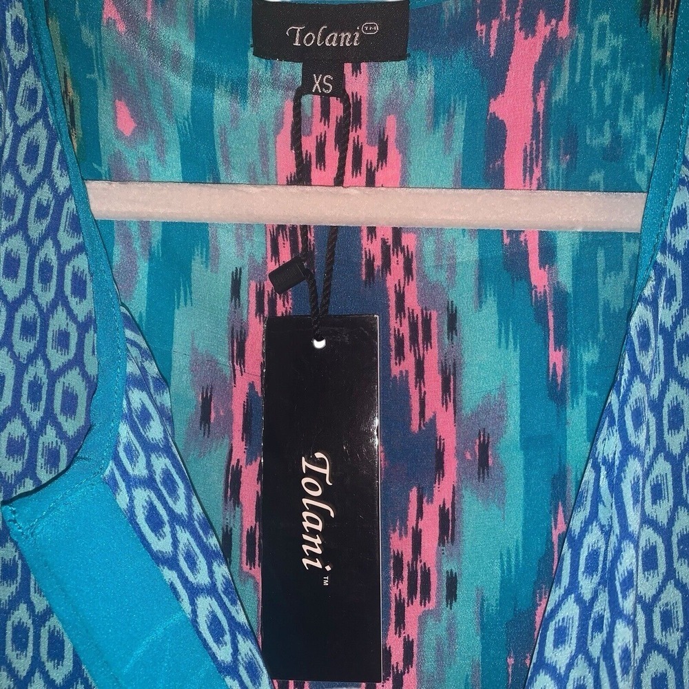Tolani Top Blouse V-neck Long Sleeve‎ 100% Silk XS Turquoise Abstract NWT New - Picture 3 of 6